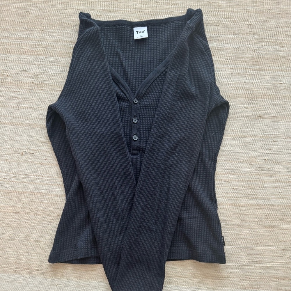 Aritzia TNA Waffle Henley. Black Size Small. Great Condition V Neck. - Picture 2 of 3
